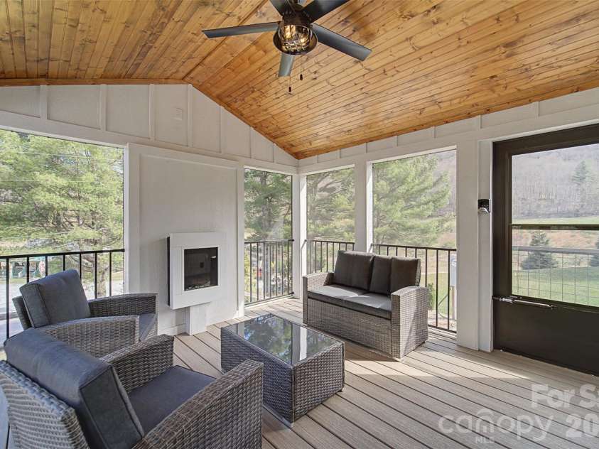 122 Mountain Breeze Ridge, Scaly Mountain, NC 28775.  MLS# CAR4361680, YatesRealty ID 6051. 