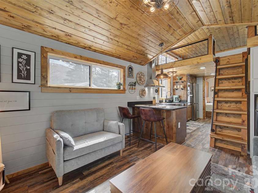 122 Mountain Breeze Ridge, Scaly Mountain, NC 28775.  MLS# CAR4361680, YatesRealty ID 6051. 