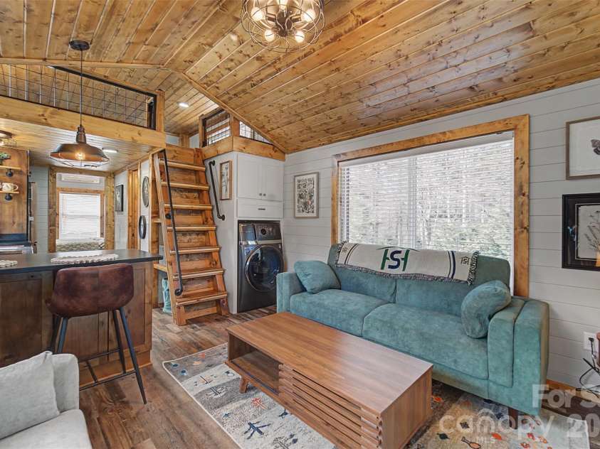122 Mountain Breeze Ridge, Scaly Mountain, NC 28775.  MLS# CAR4361680, YatesRealty ID 6051. 