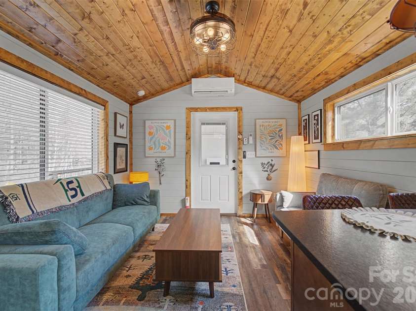 122 Mountain Breeze Ridge, Scaly Mountain, NC 28775.  MLS# CAR4361680, YatesRealty ID 6051. 