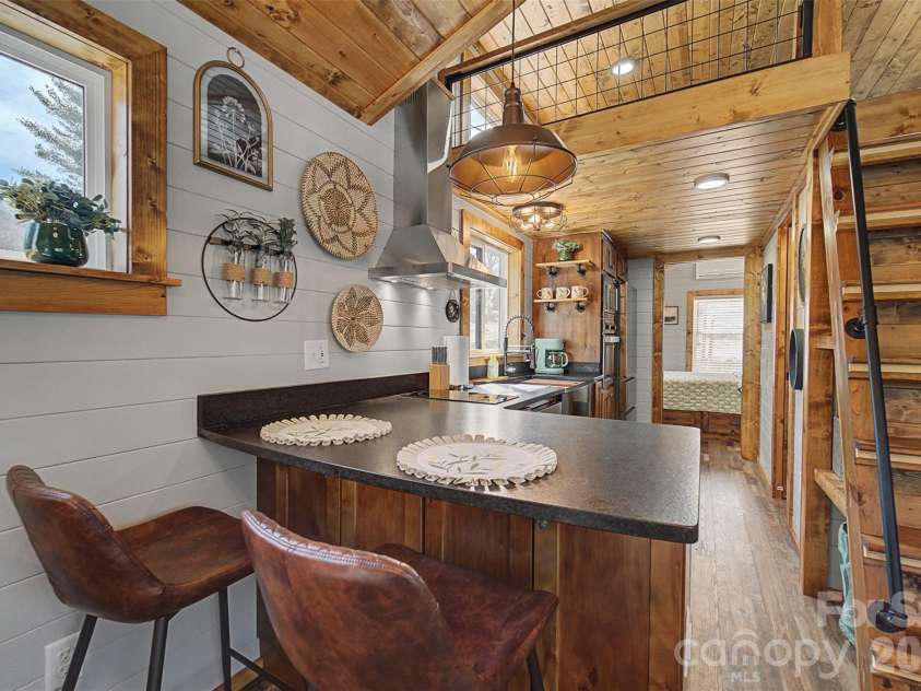 122 Mountain Breeze Ridge, Scaly Mountain, NC 28775.  MLS# CAR4361680, YatesRealty ID 6051. 