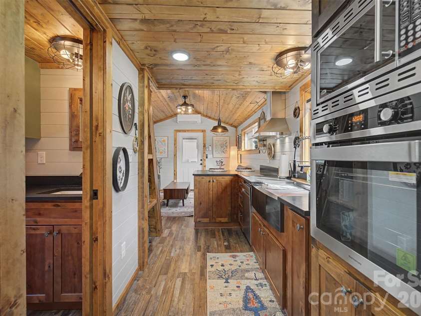 122 Mountain Breeze Ridge, Scaly Mountain, NC 28775.  MLS# CAR4361680, YatesRealty ID 6051. 