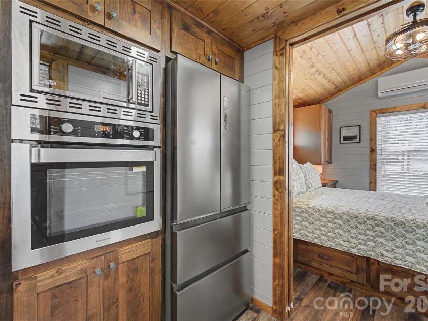122 Mountain Breeze Ridge, Scaly Mountain, NC 28775.  MLS# CAR4361680, YatesRealty ID 6051. 