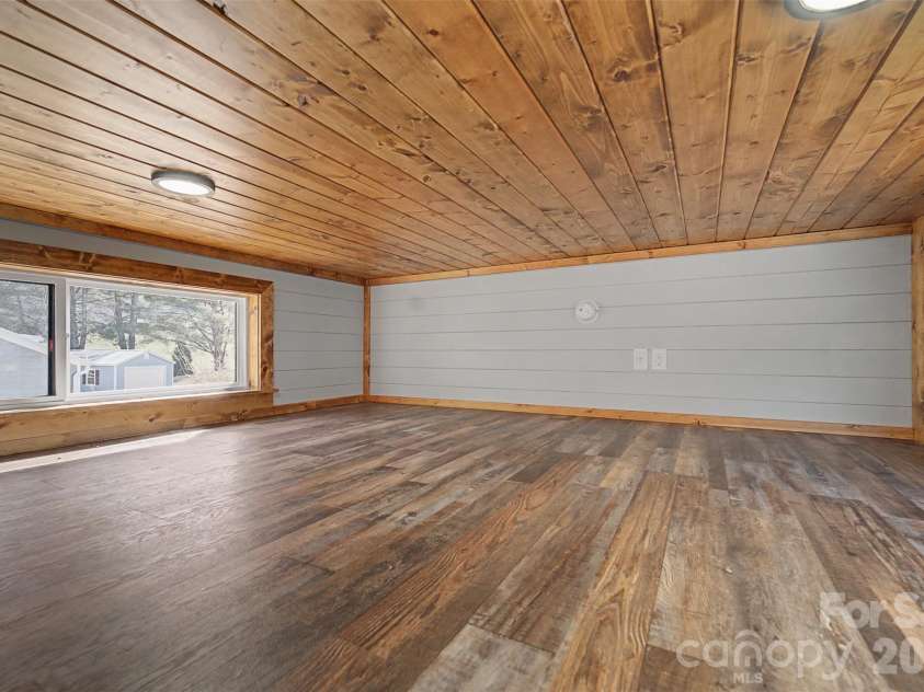 122 Mountain Breeze Ridge, Scaly Mountain, NC 28775.  MLS# CAR4361680, YatesRealty ID 6051. 