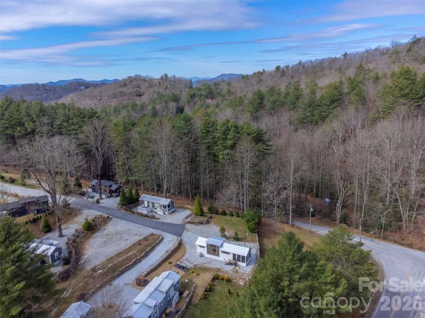 122 Mountain Breeze Ridge, Scaly Mountain, NC 28775.  MLS# CAR4361680, YatesRealty ID 6051. 