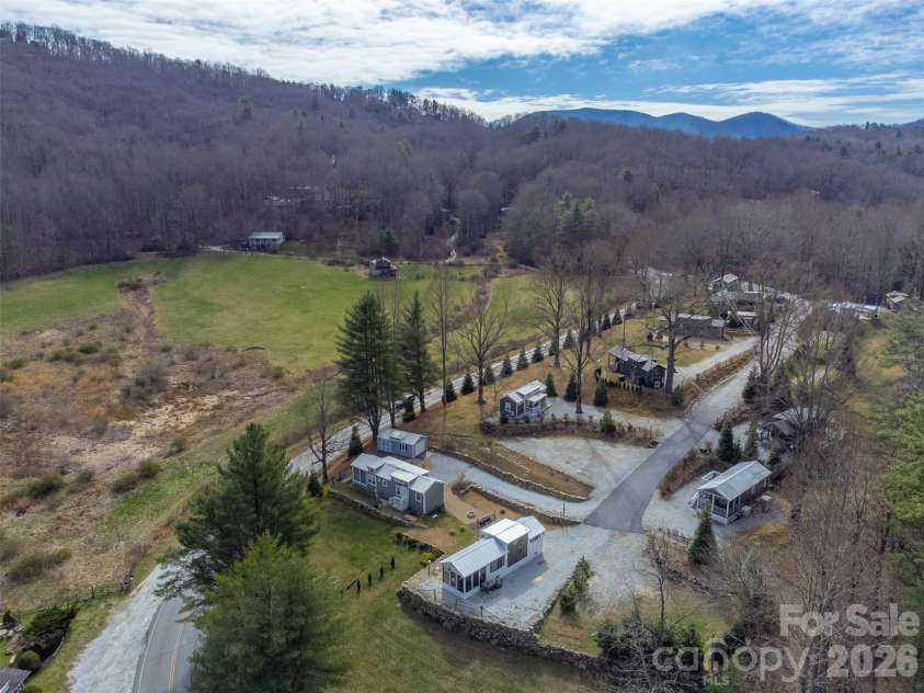 122 Mountain Breeze Ridge, Scaly Mountain, NC 28775.  MLS# CAR4361680, YatesRealty ID 6051. 