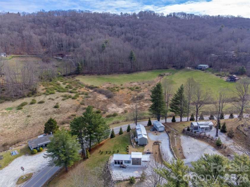 122 Mountain Breeze Ridge, Scaly Mountain, NC 28775.  MLS# CAR4361680, YatesRealty ID 6051. 