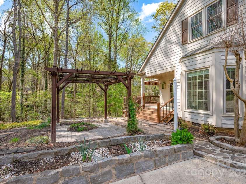 125 Cove Creek Loop, Mooresville, NC 28117.  MLS# CAR4243295, YatesRealty ID 6051. 