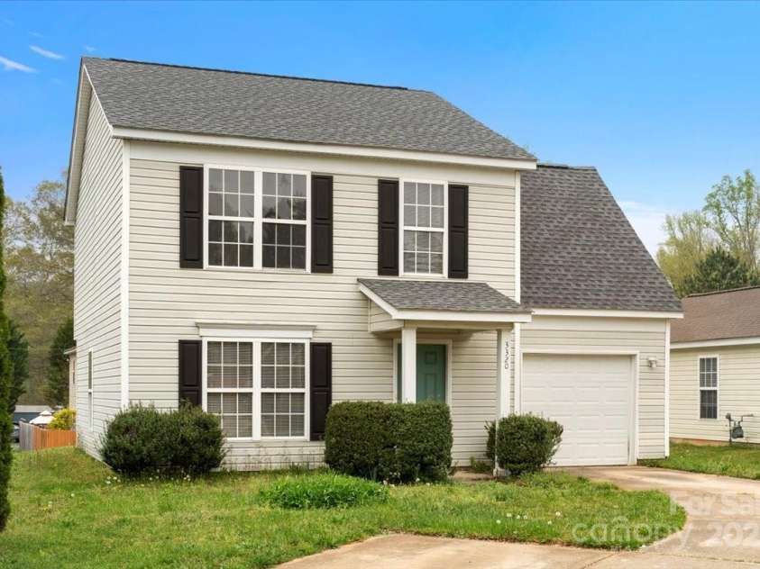 3320 Alderknoll Court, Charlotte, NC 28216.  MLS# CAR4242759, YatesRealty ID 6052. 