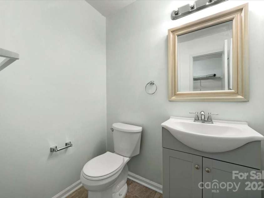 3320 Alderknoll Court, Charlotte, NC 28216.  MLS# CAR4242759, YatesRealty ID 6052. 