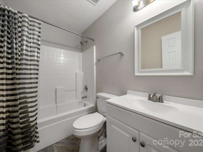 3320 Alderknoll Court, Charlotte, NC 28216.  MLS# CAR4242759, YatesRealty ID 6052. 