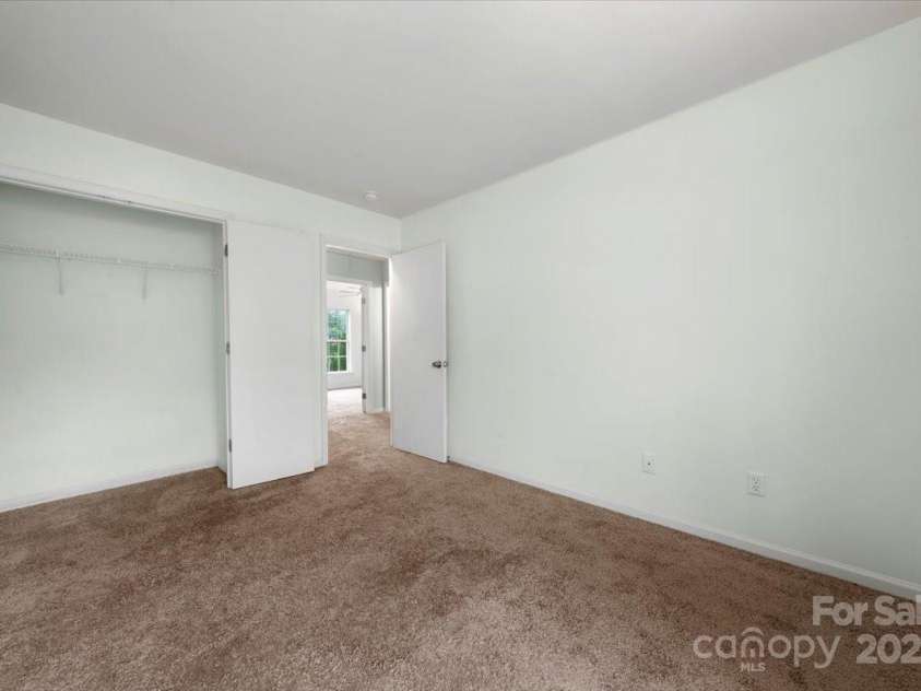 3320 Alderknoll Court, Charlotte, NC 28216.  MLS# CAR4242759, YatesRealty ID 6052. 