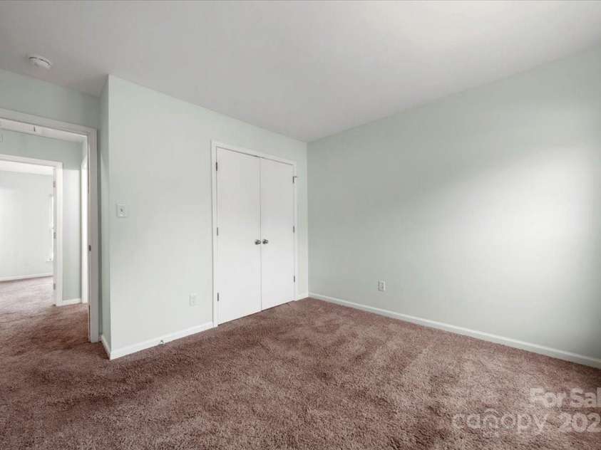 3320 Alderknoll Court, Charlotte, NC 28216.  MLS# CAR4242759, YatesRealty ID 6052. 