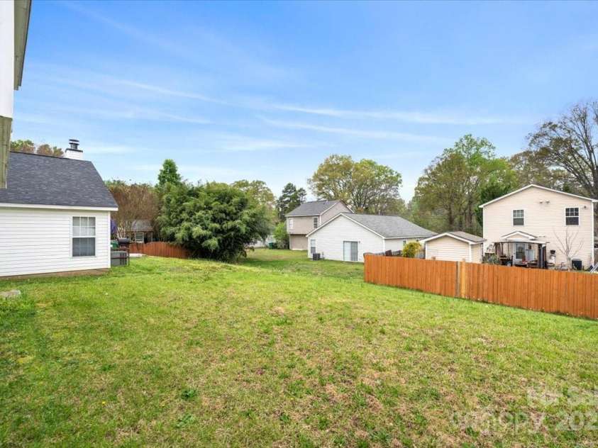 3320 Alderknoll Court, Charlotte, NC 28216.  MLS# CAR4242759, YatesRealty ID 6052. 