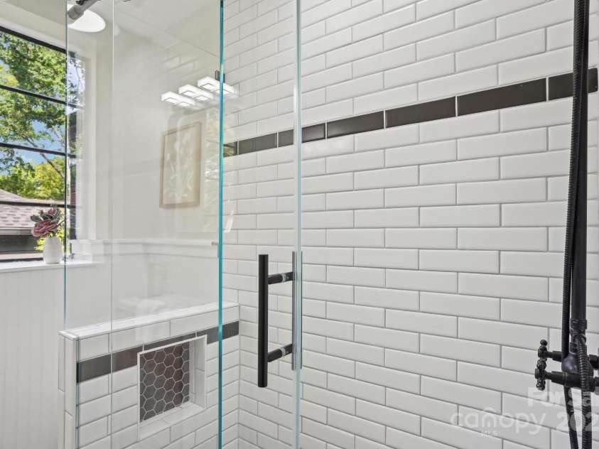 1121 Myrtle Avenue, Charlotte, NC 28203.  MLS# CAR4259010, YatesRealty ID 6053. 