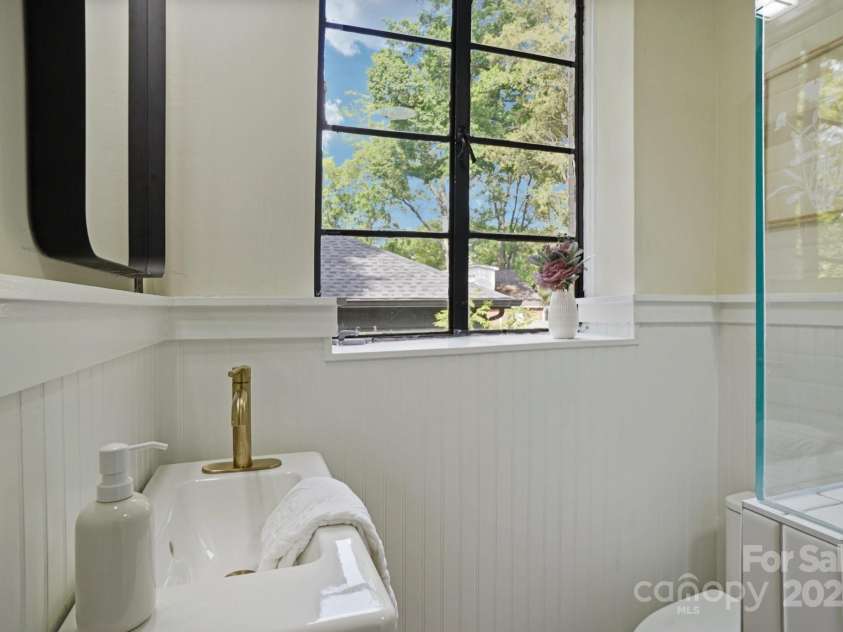 1121 Myrtle Avenue, Charlotte, NC 28203.  MLS# CAR4259010, YatesRealty ID 6053. 