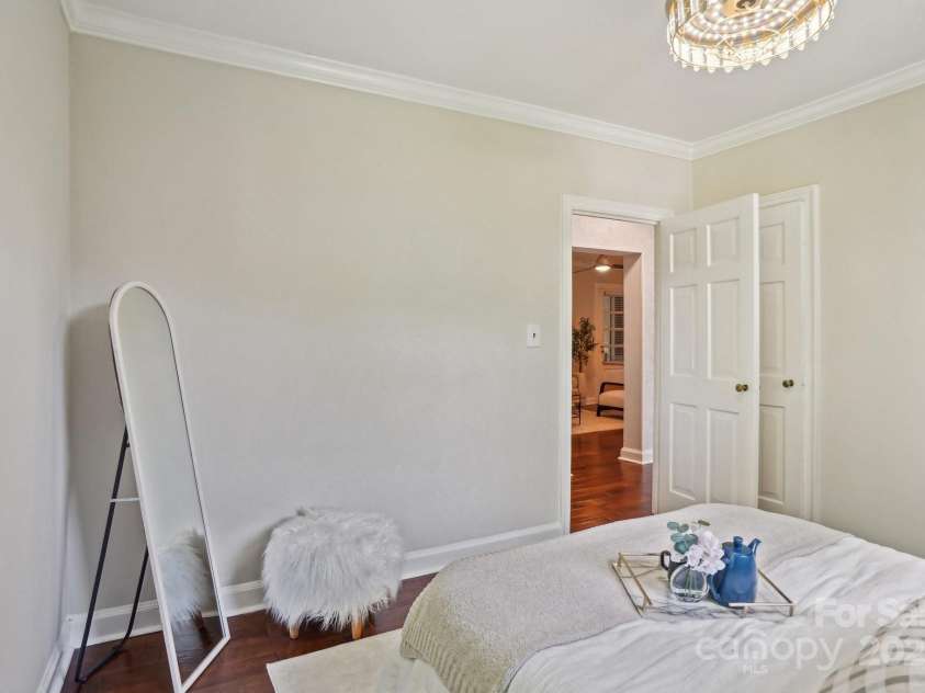 1121 Myrtle Avenue, Charlotte, NC 28203.  MLS# CAR4259010, YatesRealty ID 6053. 