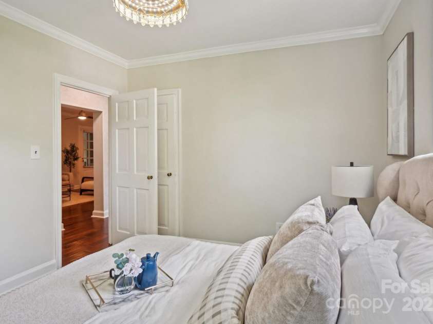 1121 Myrtle Avenue, Charlotte, NC 28203.  MLS# CAR4259010, YatesRealty ID 6053. 