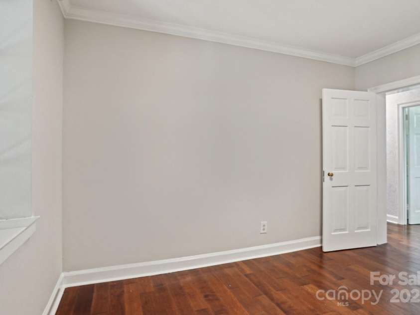 1121 Myrtle Avenue, Charlotte, NC 28203.  MLS# CAR4259010, YatesRealty ID 6053. 