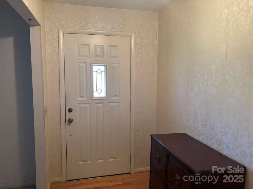 39 Mineral Street, Spruce Pine, NC 28777.  MLS# CAR4218377, YatesRealty ID 6054. 