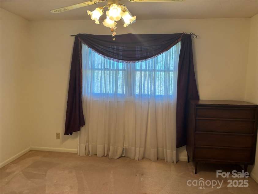 39 Mineral Street, Spruce Pine, NC 28777.  MLS# CAR4218377, YatesRealty ID 6054. 