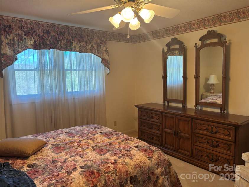 39 Mineral Street, Spruce Pine, NC 28777.  MLS# CAR4218377, YatesRealty ID 6054. 