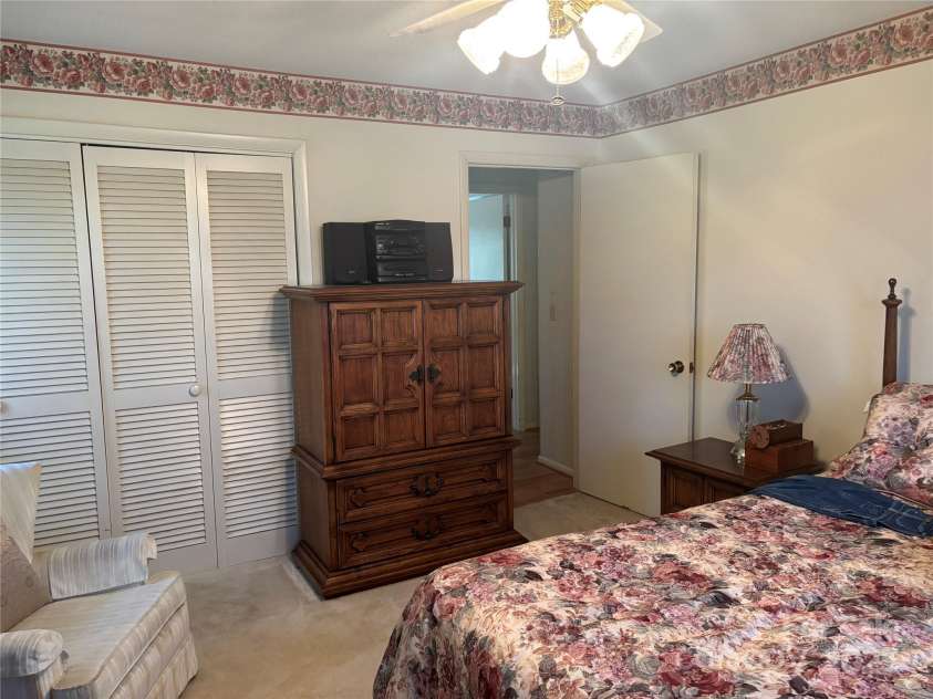 39 Mineral Street, Spruce Pine, NC 28777.  MLS# CAR4218377, YatesRealty ID 6054. 