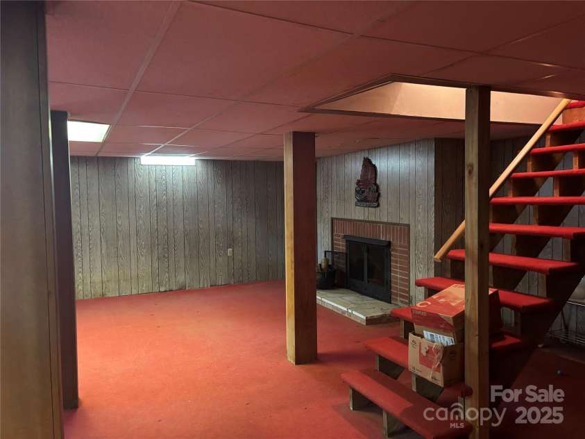 39 Mineral Street, Spruce Pine, NC 28777.  MLS# CAR4218377, YatesRealty ID 6054. 