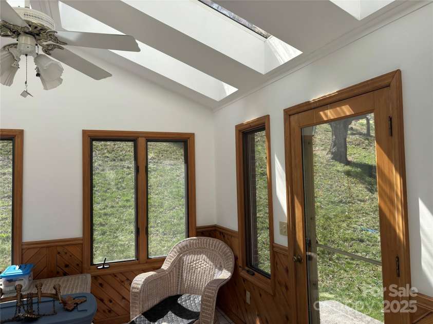 39 Mineral Street, Spruce Pine, NC 28777.  MLS# CAR4218377, YatesRealty ID 6054. 