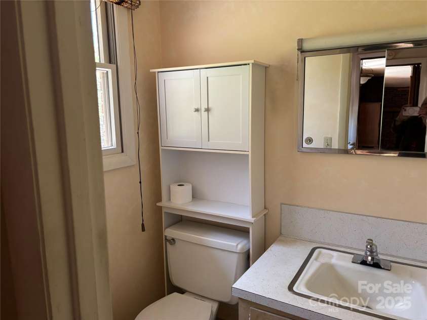 39 Mineral Street, Spruce Pine, NC 28777.  MLS# CAR4218377, YatesRealty ID 6054. 