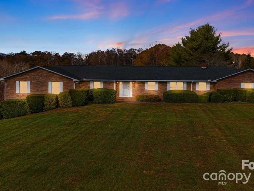7 Brookshire Road, Leicester, NC 28748.  MLS# CAR4192771, YatesRealty ID 6055. 
