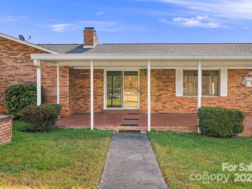 7 Brookshire Road, Leicester, NC 28748.  MLS# CAR4192771, YatesRealty ID 6055. 