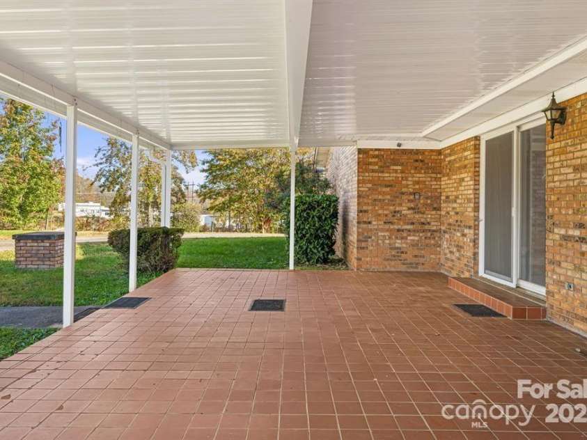 7 Brookshire Road, Leicester, NC 28748.  MLS# CAR4192771, YatesRealty ID 6055. 