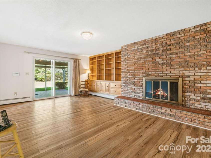 7 Brookshire Road, Leicester, NC 28748.  MLS# CAR4192771, YatesRealty ID 6055. 