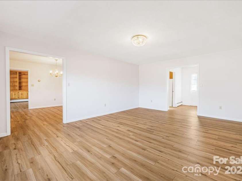 7 Brookshire Road, Leicester, NC 28748.  MLS# CAR4192771, YatesRealty ID 6055. 