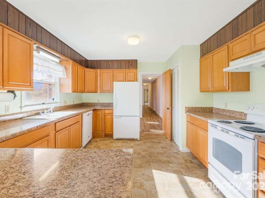 7 Brookshire Road, Leicester, NC 28748.  MLS# CAR4192771, YatesRealty ID 6055. 