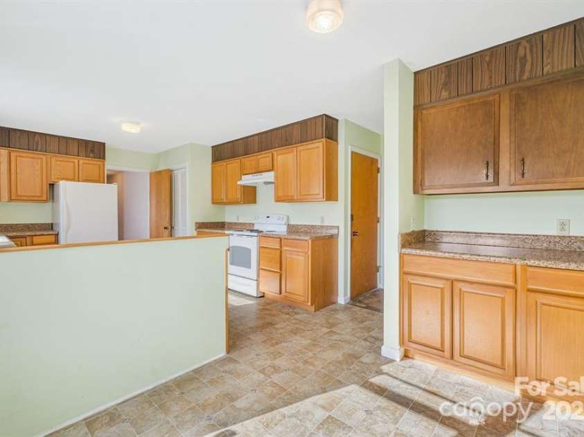 7 Brookshire Road, Leicester, NC 28748.  MLS# CAR4192771, YatesRealty ID 6055. 