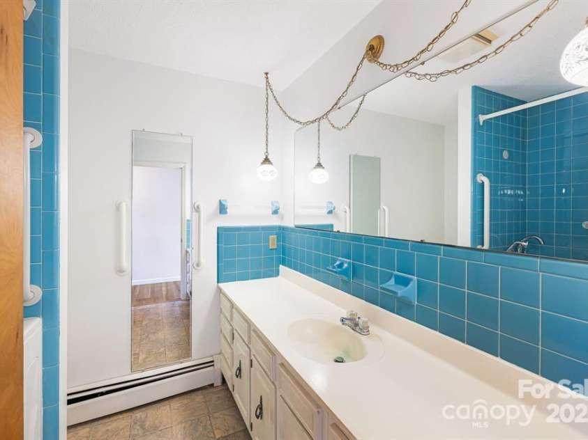 7 Brookshire Road, Leicester, NC 28748.  MLS# CAR4192771, YatesRealty ID 6055. 