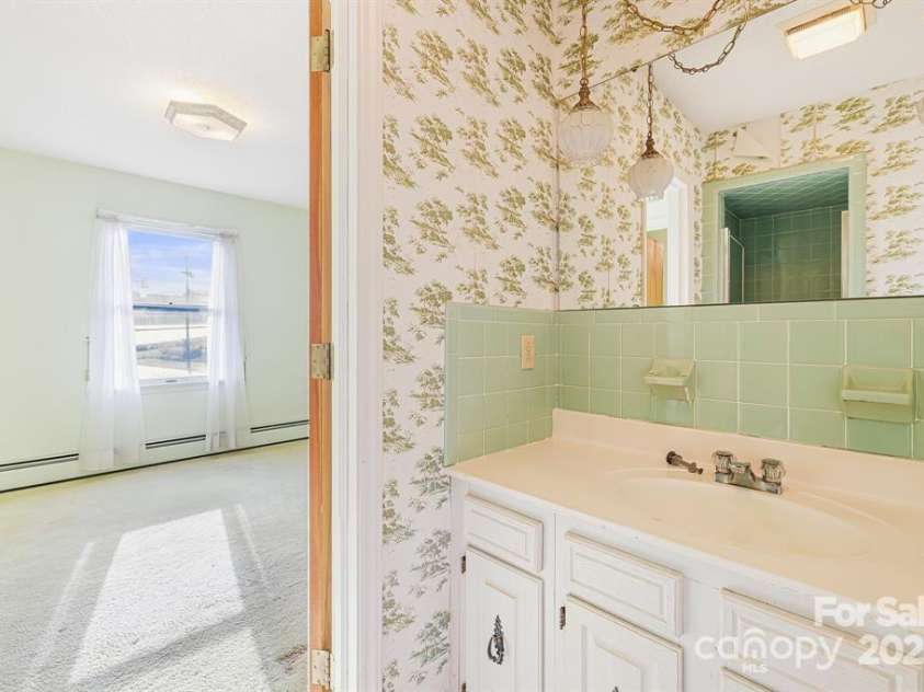 7 Brookshire Road, Leicester, NC 28748.  MLS# CAR4192771, YatesRealty ID 6055. 