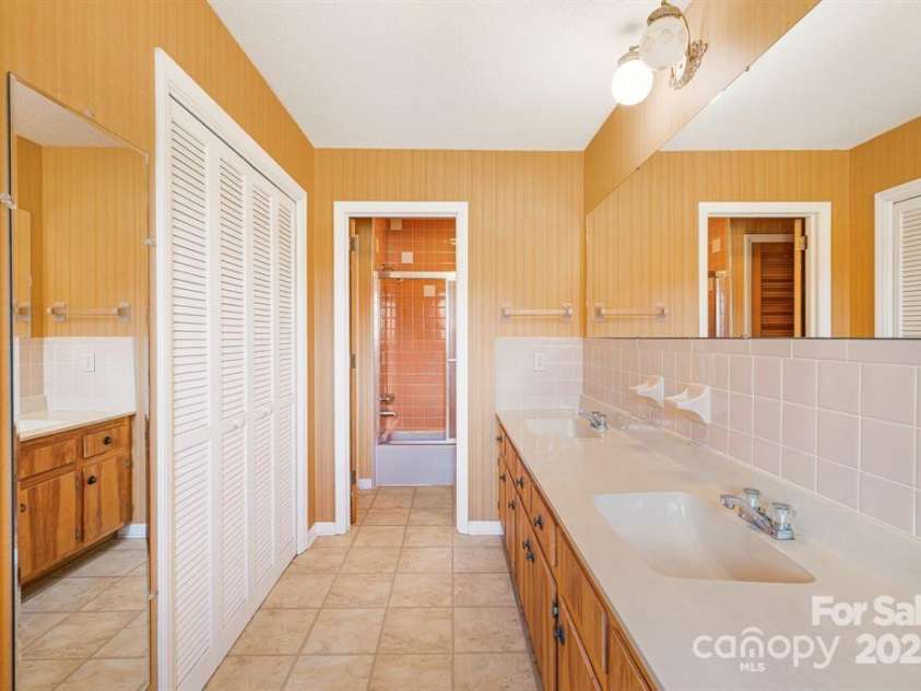 7 Brookshire Road, Leicester, NC 28748.  MLS# CAR4192771, YatesRealty ID 6055. 