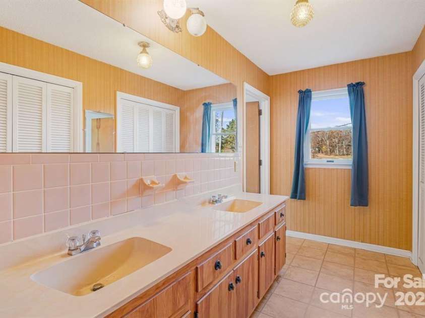 7 Brookshire Road, Leicester, NC 28748.  MLS# CAR4192771, YatesRealty ID 6055. 