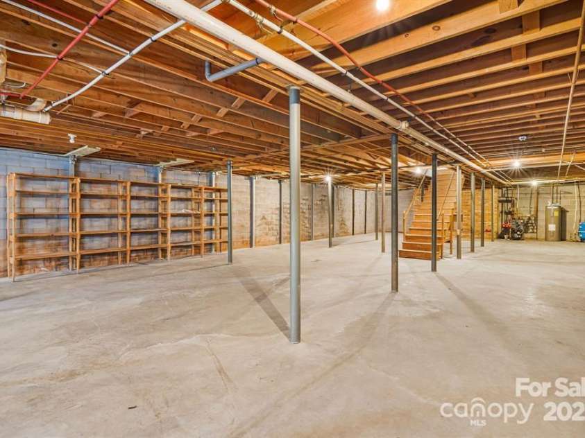 7 Brookshire Road, Leicester, NC 28748.  MLS# CAR4192771, YatesRealty ID 6055. 