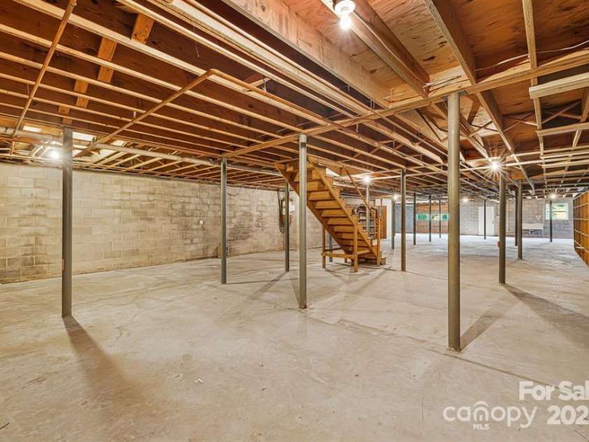 7 Brookshire Road, Leicester, NC 28748.  MLS# CAR4192771, YatesRealty ID 6055. 