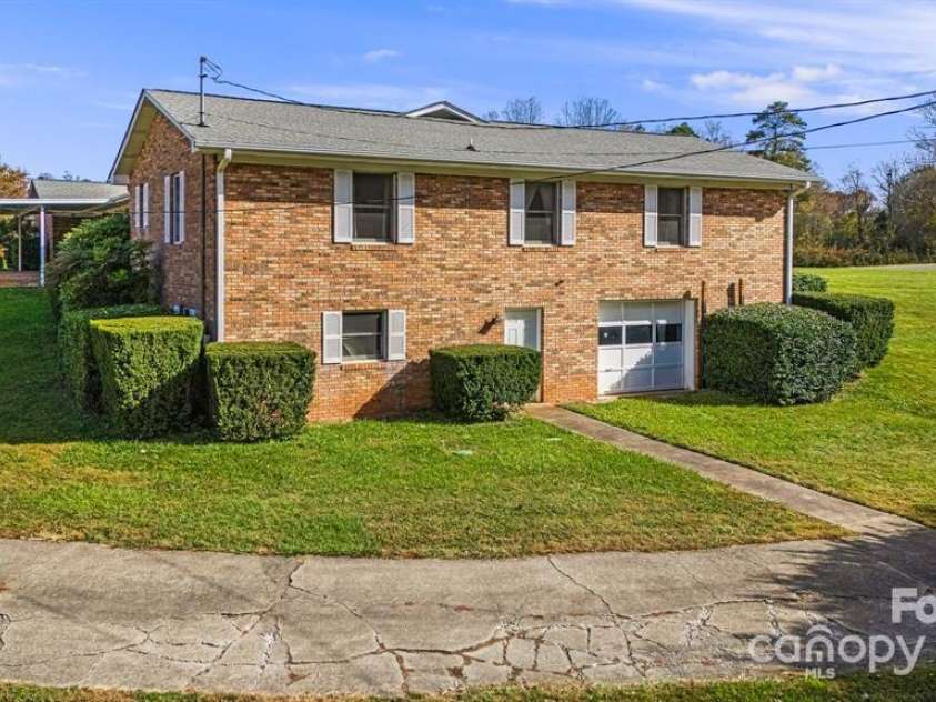 7 Brookshire Road, Leicester, NC 28748.  MLS# CAR4192771, YatesRealty ID 6055. 