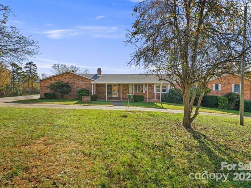 7 Brookshire Road, Leicester, NC 28748.  MLS# CAR4192771, YatesRealty ID 6055. 