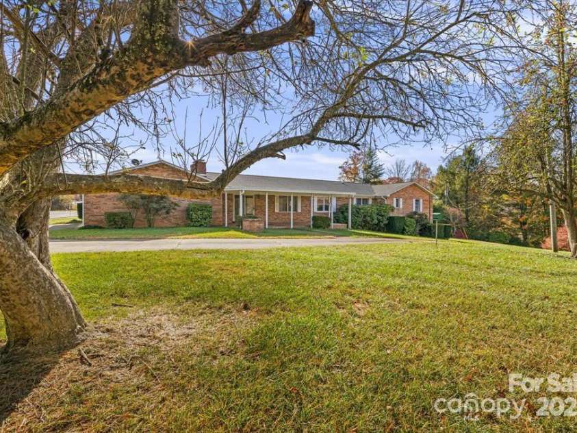 7 Brookshire Road, Leicester, NC 28748.  MLS# CAR4192771, YatesRealty ID 6055. 