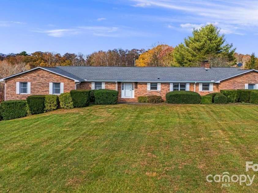 7 Brookshire Road, Leicester, NC 28748.  MLS# CAR4192771, YatesRealty ID 6055. 