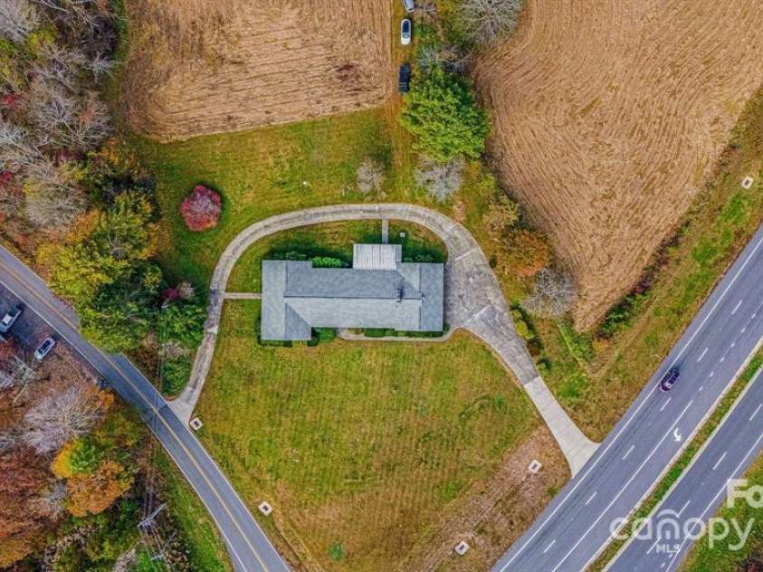 7 Brookshire Road, Leicester, NC 28748.  MLS# CAR4192771, YatesRealty ID 6055. 