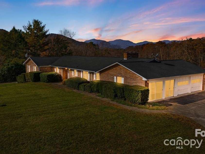 7 Brookshire Road, Leicester, NC 28748.  MLS# CAR4192771, YatesRealty ID 6055. 