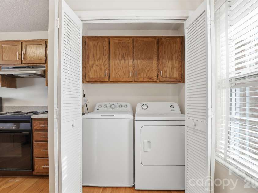 9209 Kings Canyon Drive, Charlotte, NC 28210.  MLS# CAR4340050, YatesRealty ID 6055. 